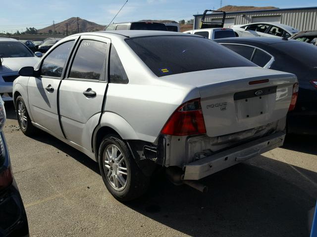 1FAFP34N87W229861 - 2007 FORD FOCUS ZX4 SILVER photo 3