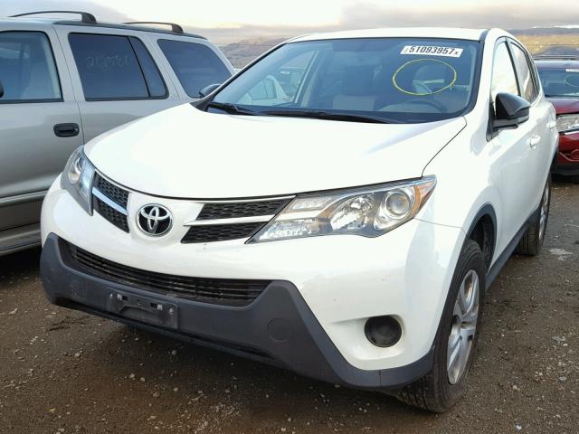 JTMZFREV5FJ028118 - 2015 TOYOTA RAV4 LE WHITE photo 2