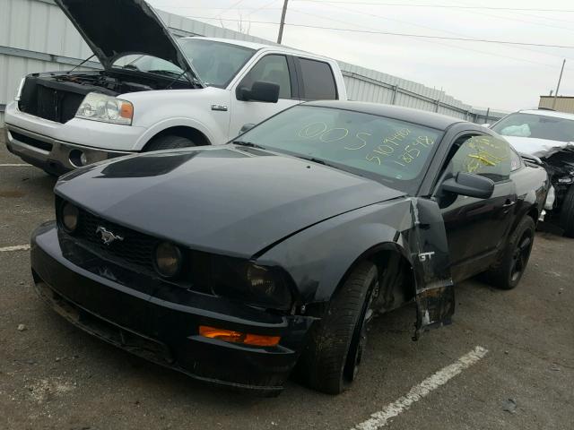 1ZVFT82H665187546 - 2006 FORD MUSTANG GT BLACK photo 2