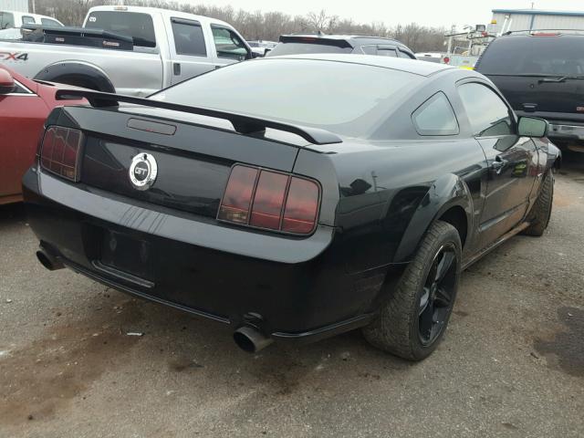 1ZVFT82H665187546 - 2006 FORD MUSTANG GT BLACK photo 4