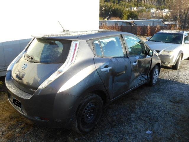 1N4AZ0CP9FC320711 - 2015 NISSAN LEAF S SILVER photo 4