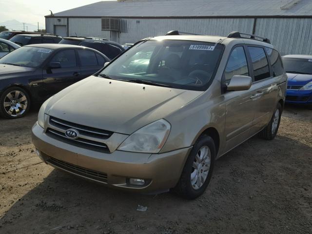 KNDMB233266017305 - 2006 KIA SEDONA EX GOLD photo 2