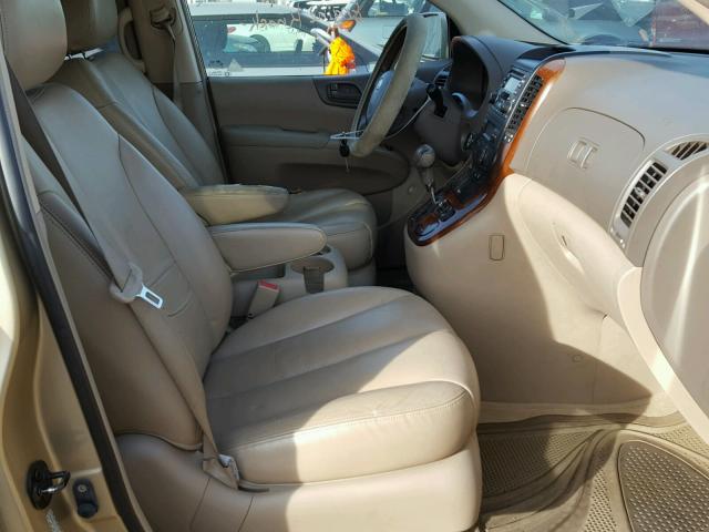 KNDMB233266017305 - 2006 KIA SEDONA EX GOLD photo 5