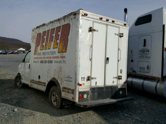 1GB0G2CG6B1105322 - 2011 CHEVROLET EXPRESS G3 WHITE photo 3