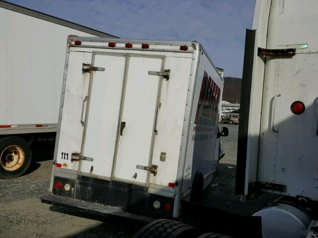 1GB0G2CG6B1105322 - 2011 CHEVROLET EXPRESS G3 WHITE photo 4