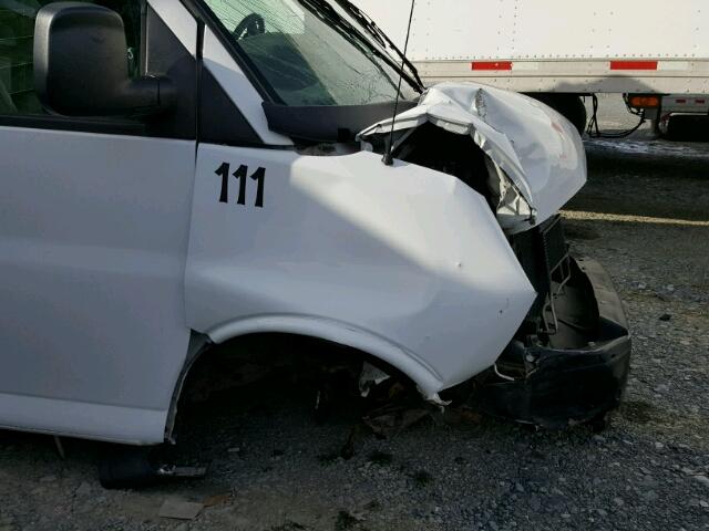 1GB0G2CG6B1105322 - 2011 CHEVROLET EXPRESS G3 WHITE photo 9