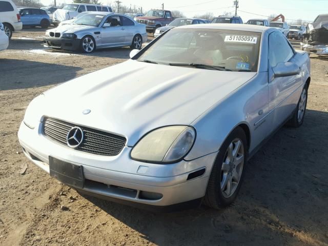 WDBKK47F5WF022262 - 1998 MERCEDES-BENZ SLK 230 KO SILVER photo 2