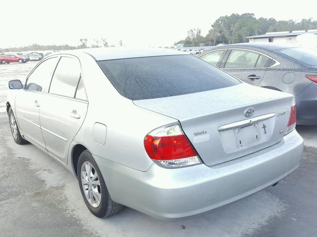 4T1BF30K15U110349 - 2005 TOYOTA CAMRY LE SILVER photo 3