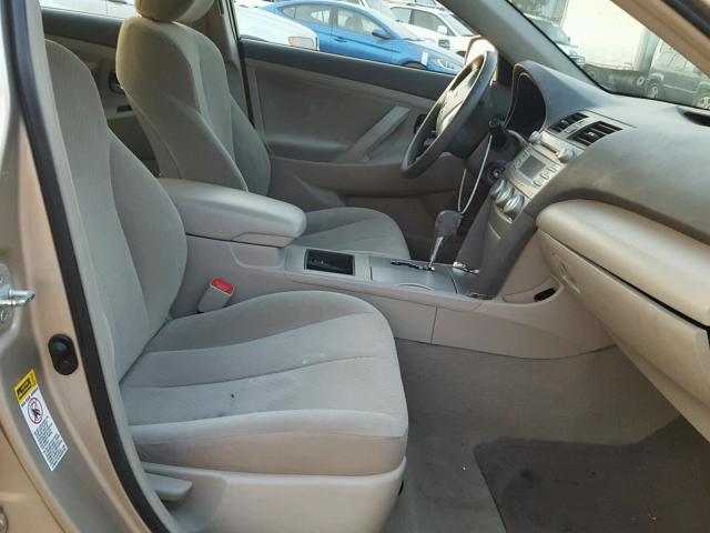 4T4BE46K89R056477 - 2009 TOYOTA CAMRY BASE GOLD photo 5
