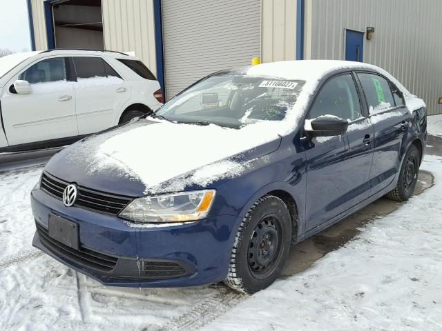 3VW2K7AJ9EM427925 - 2014 VOLKSWAGEN JETTA BASE BLUE photo 2