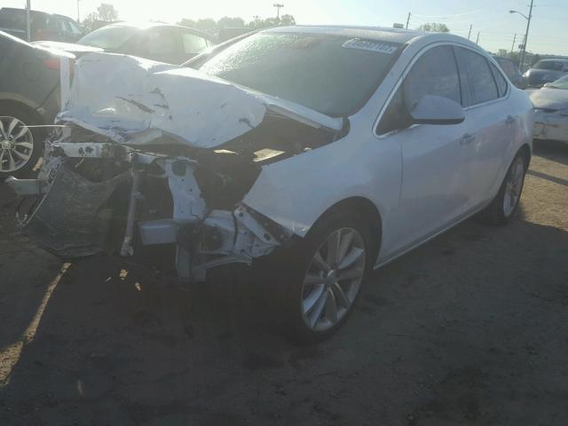 1G4PS5SK8D4174509 - 2013 BUICK VERANO WHITE photo 2