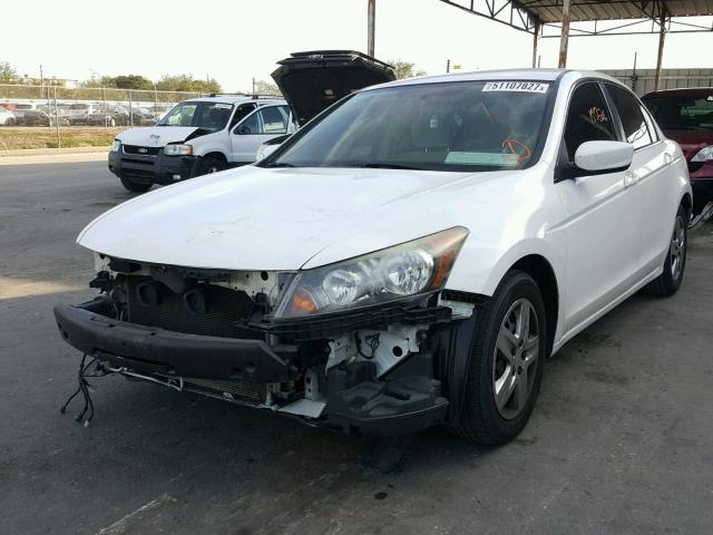 JHMCP26339C012367 - 2009 HONDA ACCORD LX WHITE photo 2