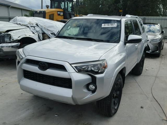 JTEBU5JR8F5252951 - 2015 TOYOTA 4RUNNER SR SILVER photo 2