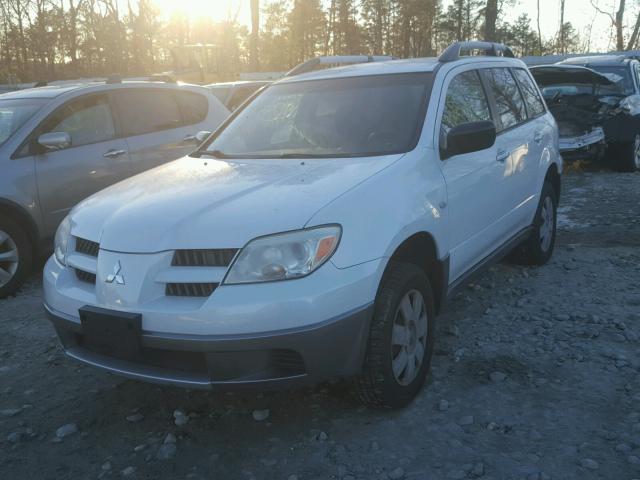 JA4LZ31F25U039125 - 2005 MITSUBISHI OUTLANDER WHITE photo 2