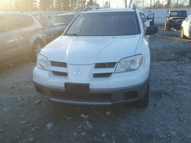 JA4LZ31F25U039125 - 2005 MITSUBISHI OUTLANDER WHITE photo 9