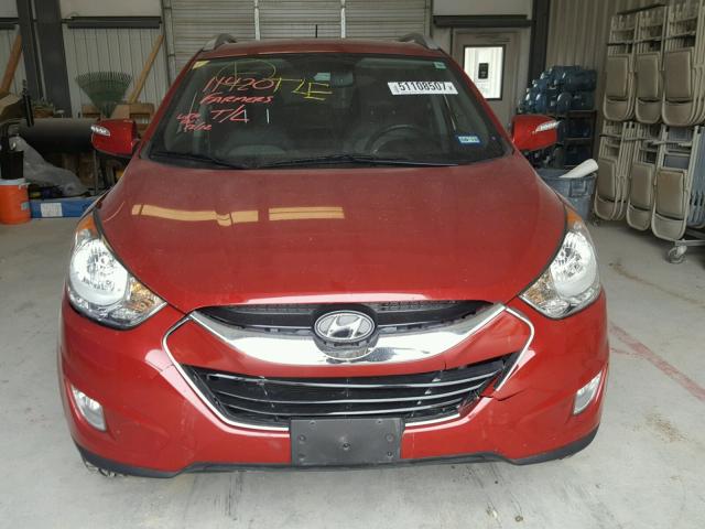 KM8JU3AC0BU147011 - 2011 HYUNDAI TUCSON GLS RED photo 9