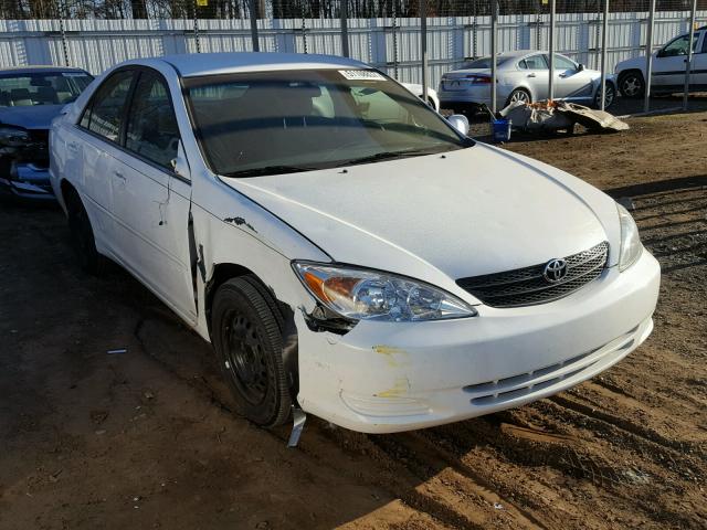 JTDBE32K120011828 - 2002 TOYOTA CAMRY LE WHITE photo 1