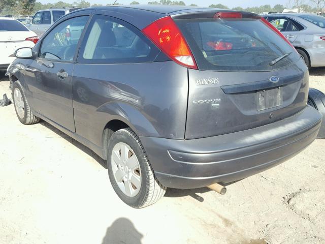 1FAFP31N57W137000 - 2007 FORD FOCUS ZX3 GRAY photo 3