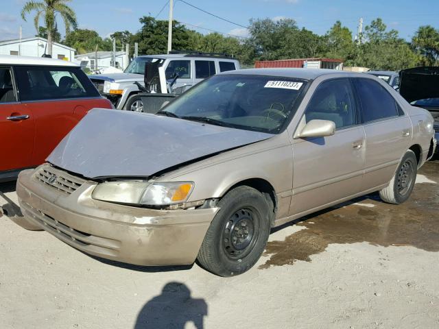 4T1BG22K7VU817928 - 1997 TOYOTA CAMRY CE GOLD photo 2