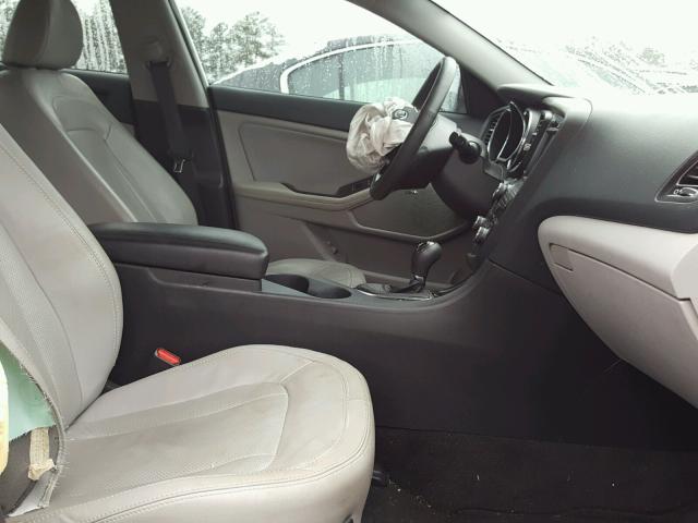 KNAGN4A72B5114328 - 2011 KIA OPTIMA EX WHITE photo 5