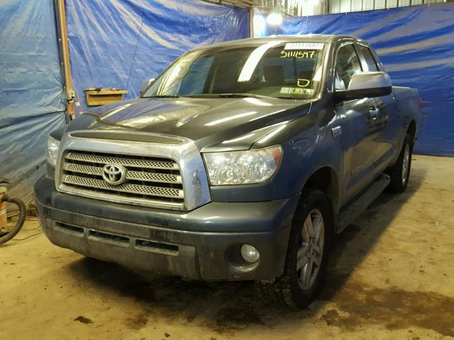 5TBBV58187S476775 - 2007 TOYOTA TUNDRA DOU GRAY photo 2