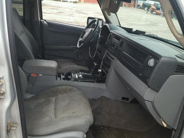 1J8HG48N16C313967 - 2006 JEEP COMMANDER SILVER photo 5