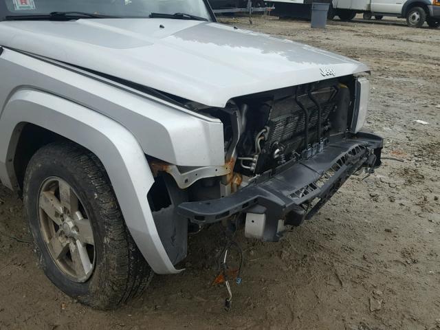 1J8HG48N16C313967 - 2006 JEEP COMMANDER SILVER photo 9