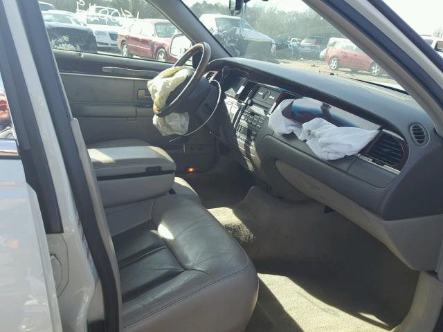 1LNHM83W84Y680819 - 2004 LINCOLN TOWN CAR U GRAY photo 5
