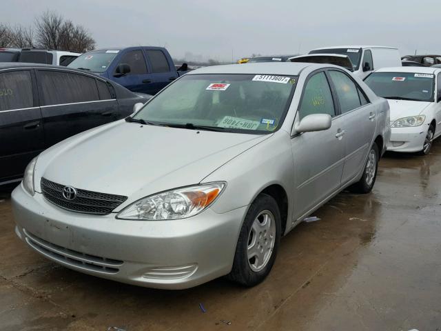 4T1BF32K92U541269 - 2002 TOYOTA CAMRY LE GRAY photo 2