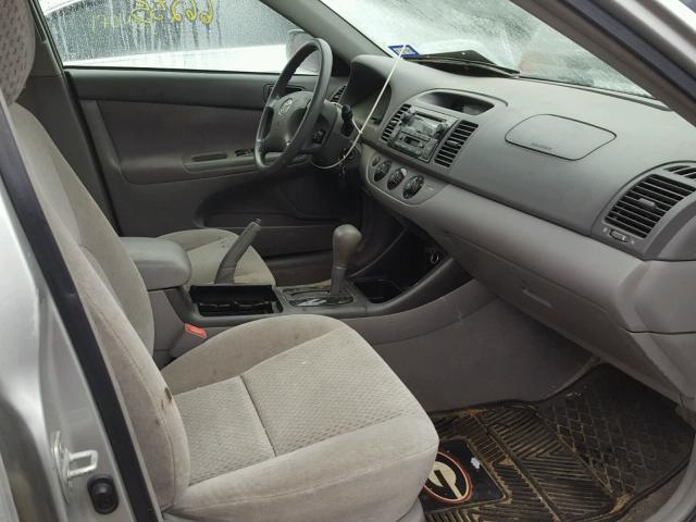 4T1BF32K92U541269 - 2002 TOYOTA CAMRY LE GRAY photo 5