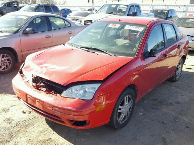 1FAHP34N27W138920 - 2007 FORD FOCUS ZX4 RED photo 2