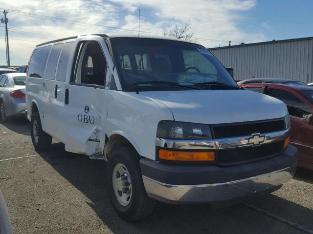 1GAHG35U961212502 - 2006 CHEVROLET EXPRESS G3 WHITE photo 1