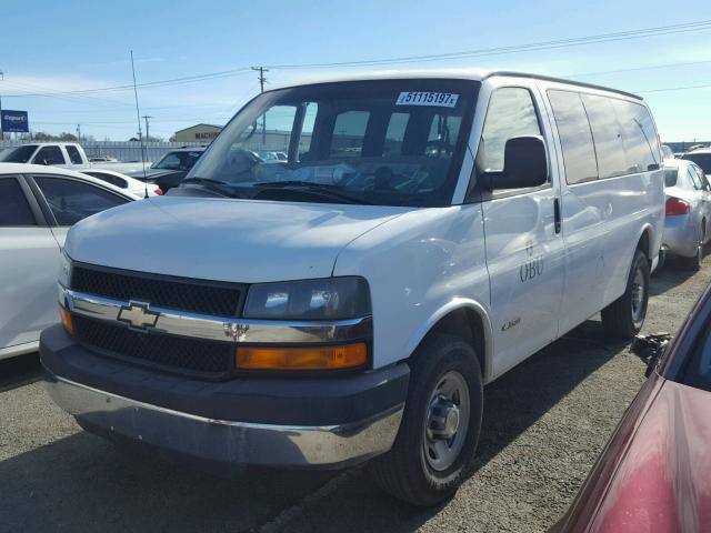 1GAHG35U961212502 - 2006 CHEVROLET EXPRESS G3 WHITE photo 2