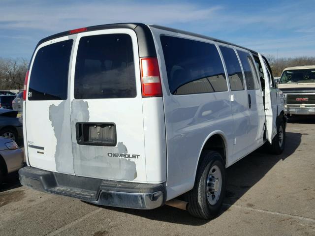 1GAHG35U961212502 - 2006 CHEVROLET EXPRESS G3 WHITE photo 4