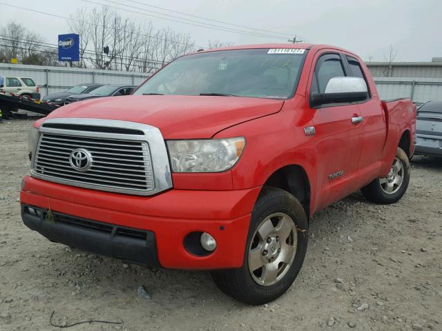 5TFBW5F18AX108394 - 2010 TOYOTA TUNDRA DOU RED photo 2