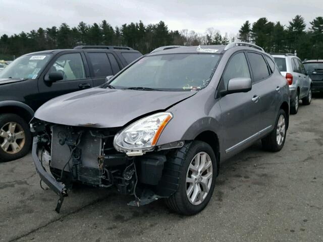 JN8AS5MV6DW644028 - 2013 NISSAN ROGUE S GRAY photo 2