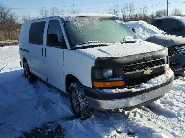 1GCGG25V371143734 - 2007 CHEVROLET EXPRESS G2 WHITE photo 1