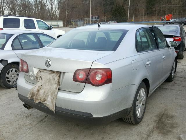 3VWJZ7AJ8AM028344 - 2010 VOLKSWAGEN JETTA S SILVER photo 4