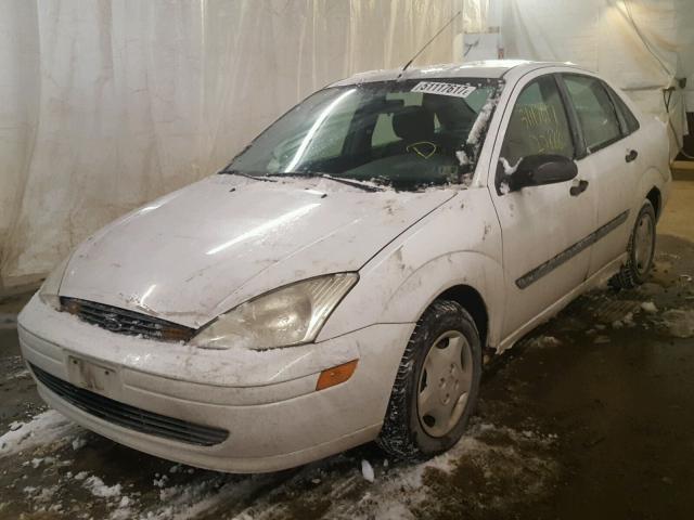 1FAFP33P22W197548 - 2002 FORD FOCUS WHITE photo 2