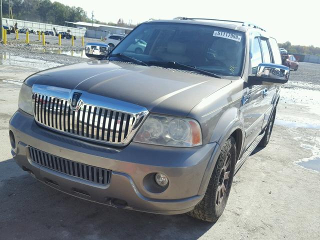 5LMFU28R33LJ38639 - 2003 LINCOLN NAVIGATOR BROWN photo 2