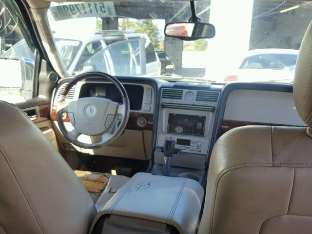 5LMFU28R33LJ38639 - 2003 LINCOLN NAVIGATOR BROWN photo 9