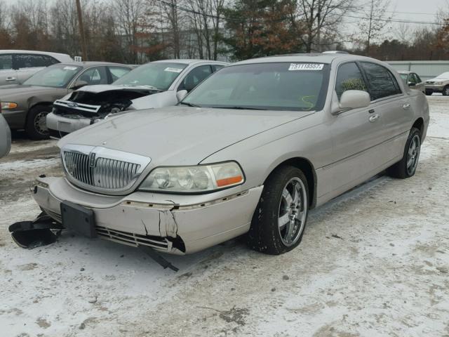 1LNHM82W36Y616014 - 2006 LINCOLN TOWN CAR S SILVER photo 2