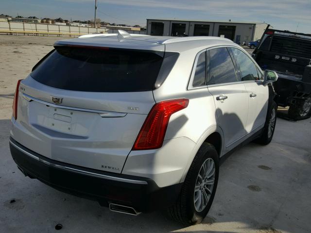 1GYKNBRS5HZ217099 - 2017 CADILLAC XT5 LUXURY SILVER photo 4