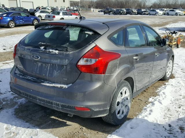 1FAHP3K21CL234820 - 2012 FORD FOCUS SE GRAY photo 4