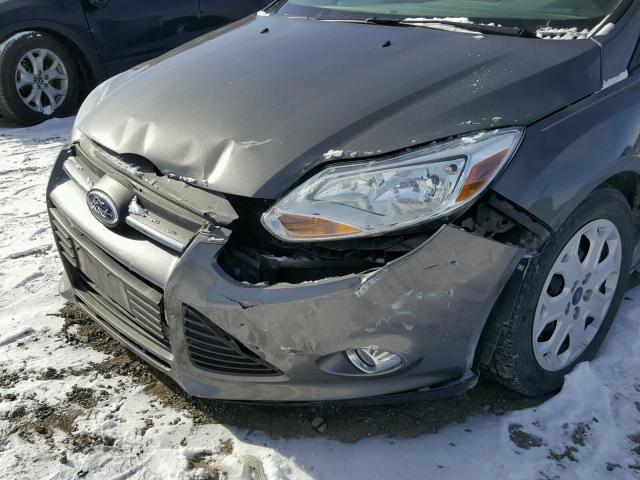 1FAHP3K21CL234820 - 2012 FORD FOCUS SE GRAY photo 9