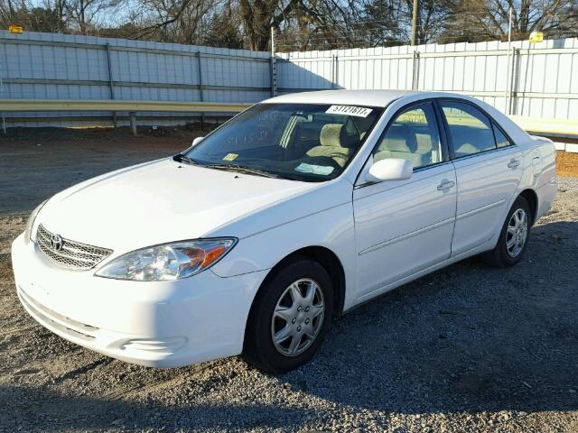 4T1BE32K22U010272 - 2002 TOYOTA CAMRY LE თეთრი ფოტო 2