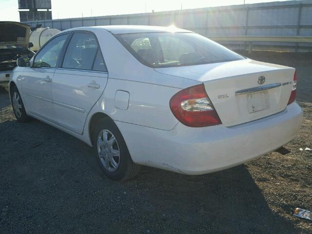 4T1BE32K22U010272 - 2002 TOYOTA CAMRY LE WHITE photo 3