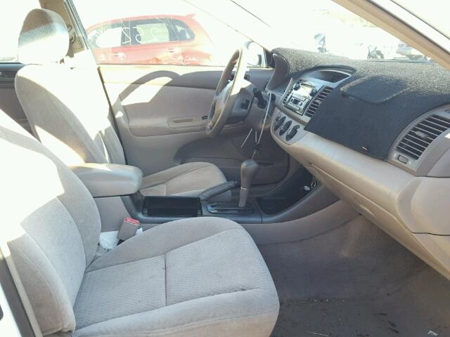 4T1BE32K22U010272 - 2002 TOYOTA CAMRY LE თეთრი ფოტო 5