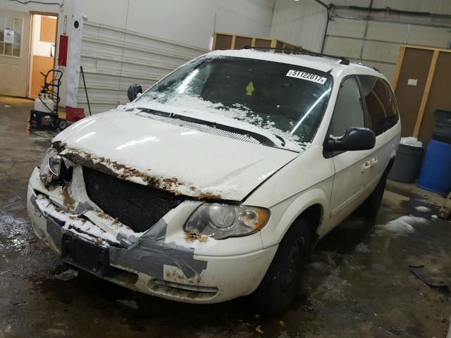 2C4GP44R04R616643 - 2004 CHRYSLER TOWN & COU WHITE photo 2