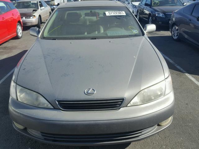 JT8BF22G1V0063014 - 1997 LEXUS ES 300 SILVER photo 9